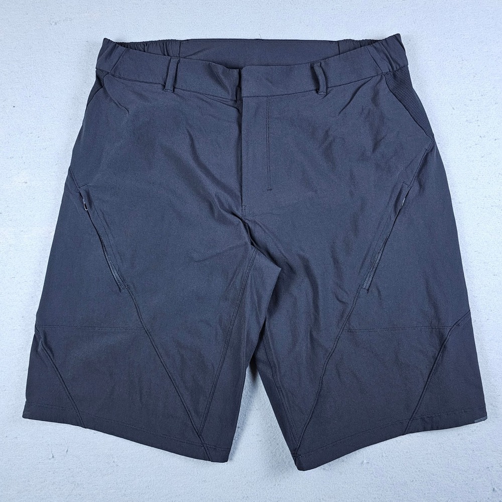 Lululemon Mountain Side Shorts Mens 34 Black Zip Pockets Hiking Biking Outdoors